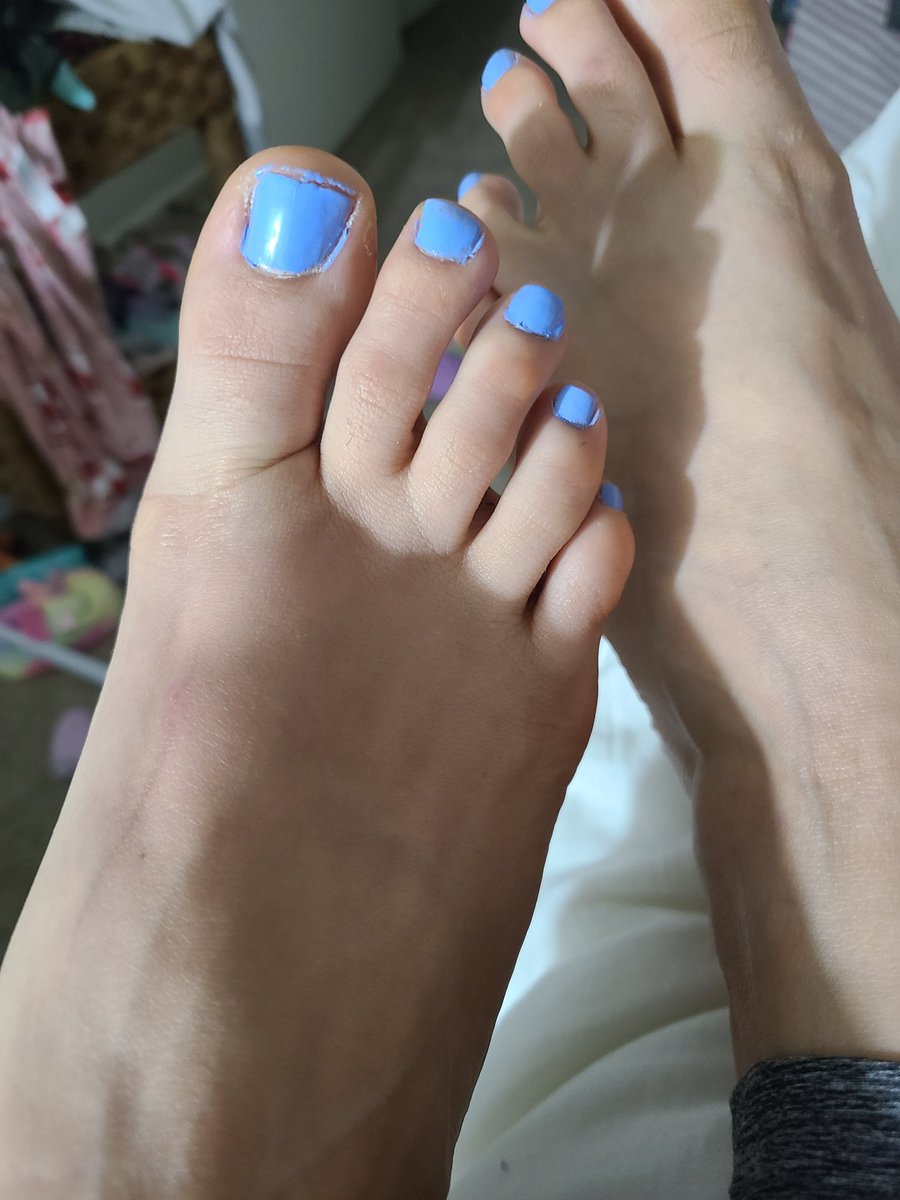 Mercyfeet1's tweet image. Fresh painted nails #nails #freshcolor #toes #pedi #pedicure #feet #feetfinder #foot