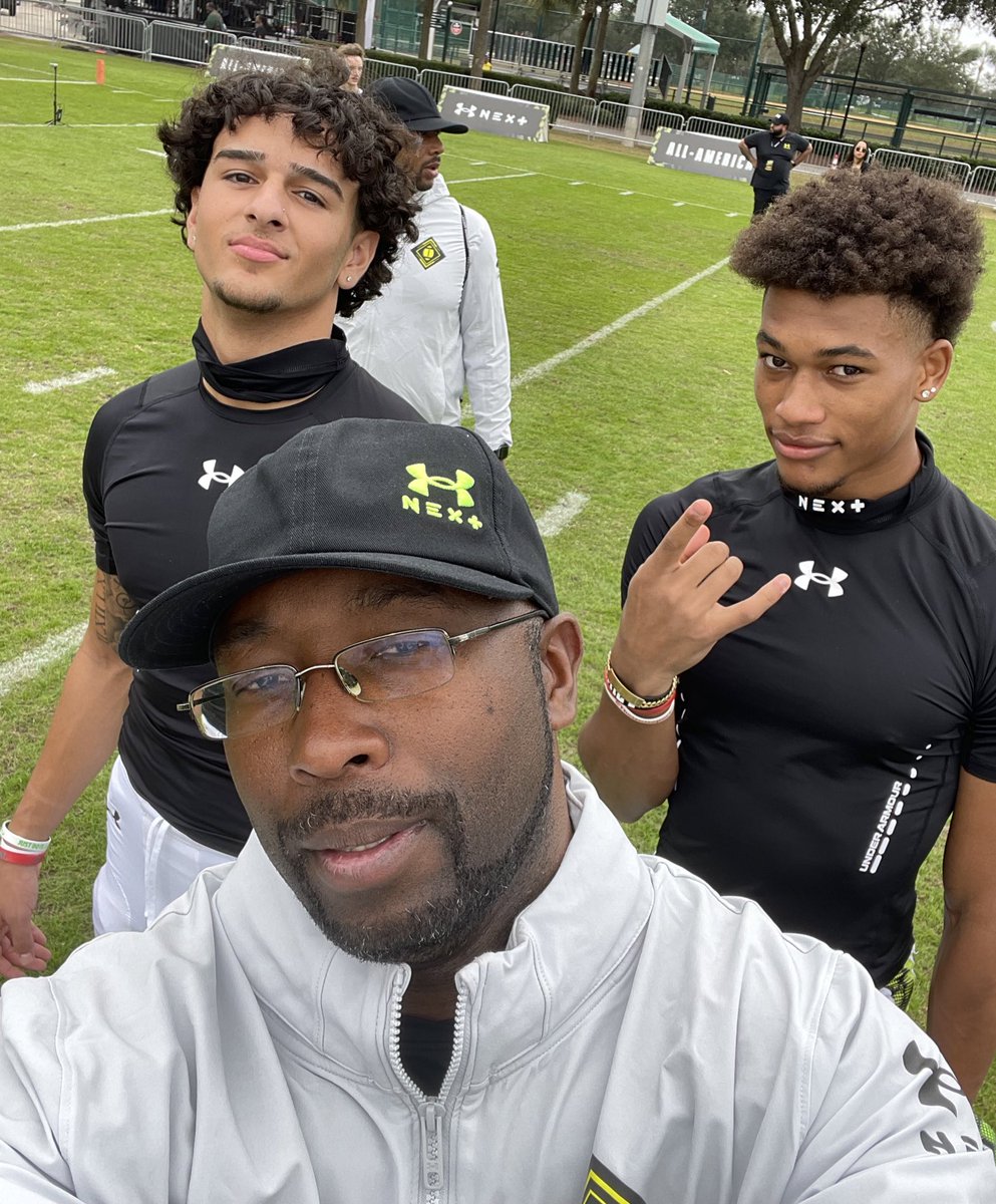 SkysTheLimitWR's tweet photo. Coaching my guys @Ashton_Cozart25 @NobleJohnson_3 @UANextFootball
#WeTrainedForThis #AllAmericanLife #CoachHooksTrained https://t.co/8kQAWSl5nr