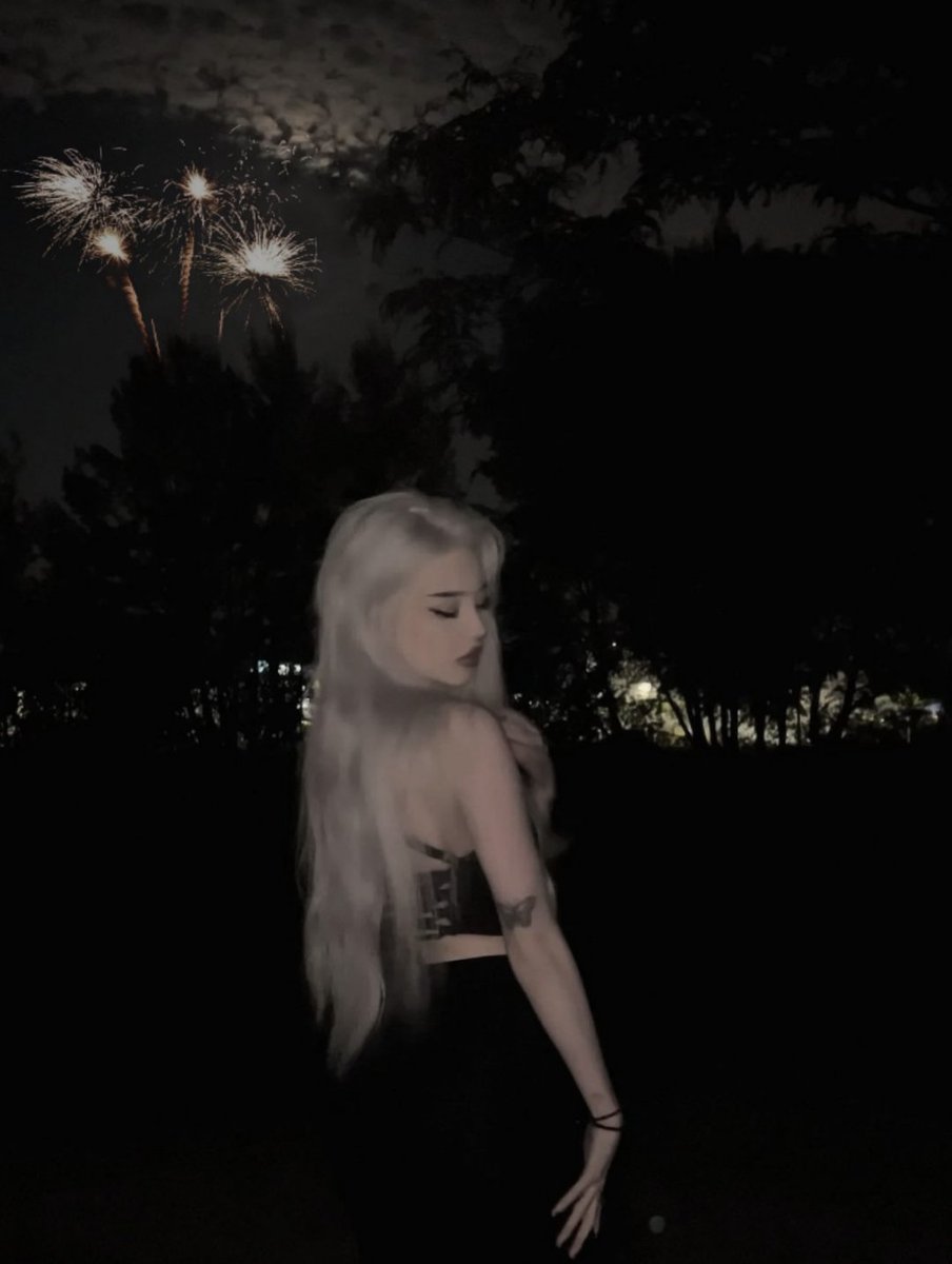 ⠀ 
⠀ ⠀ ﹫jade's new post﹕

⠀ ⠀ ⠀ Happy new year, little 
⠀ ⠀ ⠀ ones! More beautiful
⠀ ⠀ ⠀ than you can imagine!

⠀