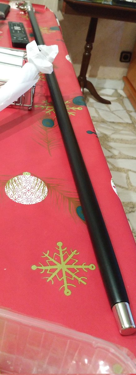 Green_eyes1412's tweet photo. Para que os hagáis una idea del pedazo bastón, 1'50 cm madre mía, muy contenta se ha quedado mi madre con el regalo, gracias por haber conseguido que llegase a tiempo @frikileria <3
Feliz Año Nuevo https://t.co/BxiR3xodem
