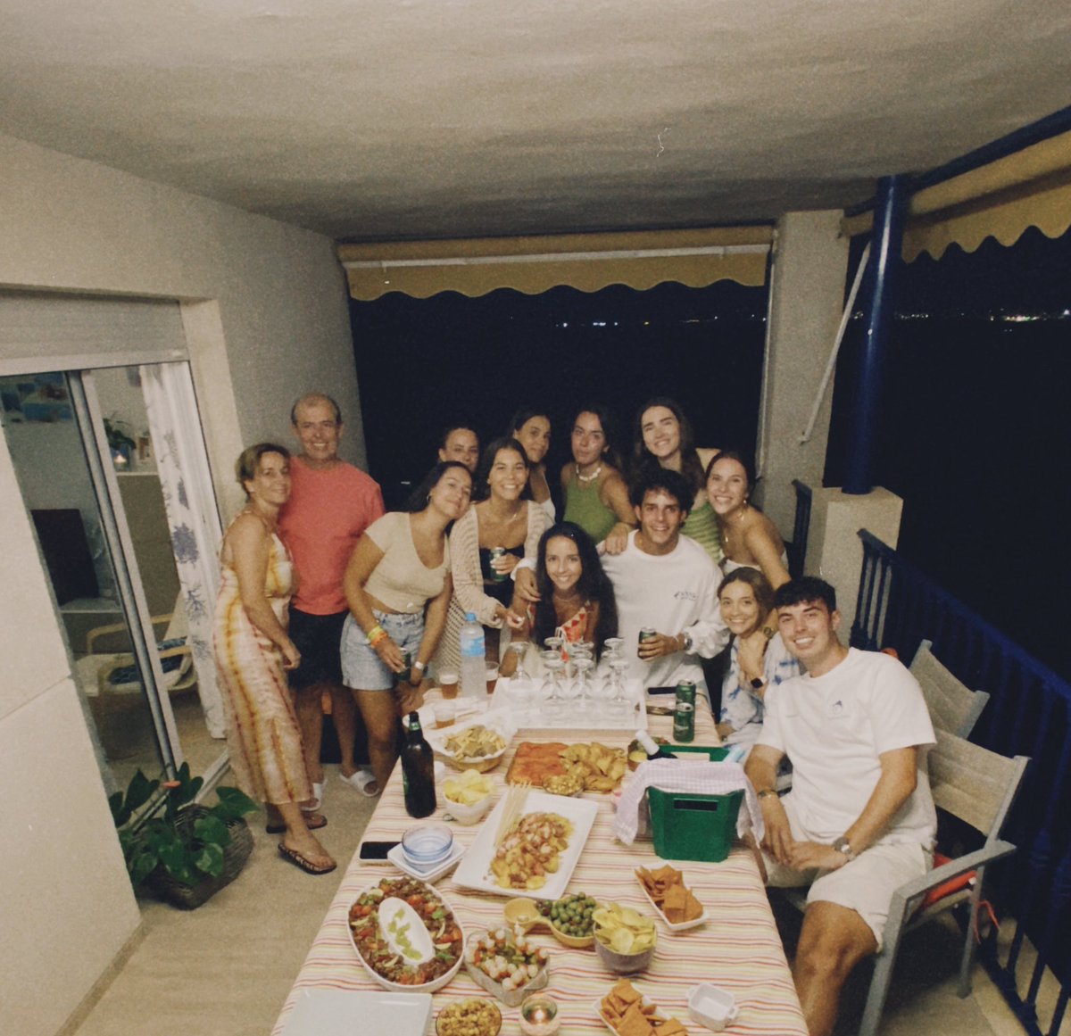 eleenaayala's tweet photo. mi familia y ellas conmigo, no te pido más 2023❤️ https://t.co/cDiz0Lu8ew
