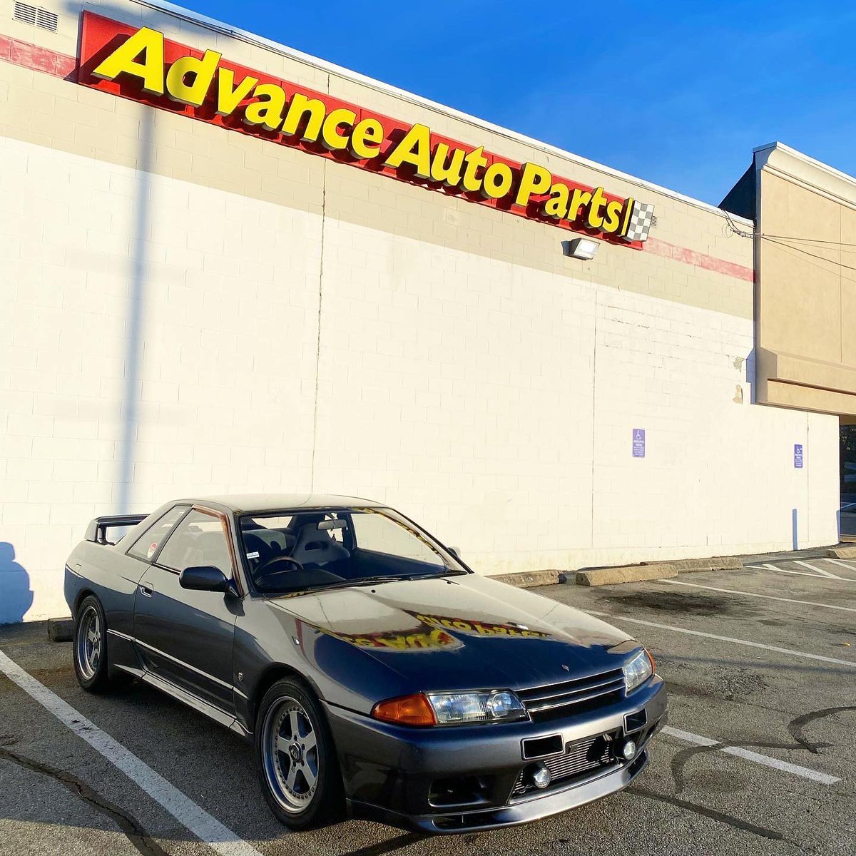 hertlife's tweet photo. My favorite daily drivers of 2022! Posted up at @AdvanceAuto, the place I’ve used to maintain my cars since I was 16 with my first car 🔥. I’ll tell you what though… Never did I EVER think I’d become a RHD fan boy like this 😂. #JZX100 #R32 #GTR #Nissan #Toyota #AdvanceFleet #Ad https://t.co/y2NPYWMeAX