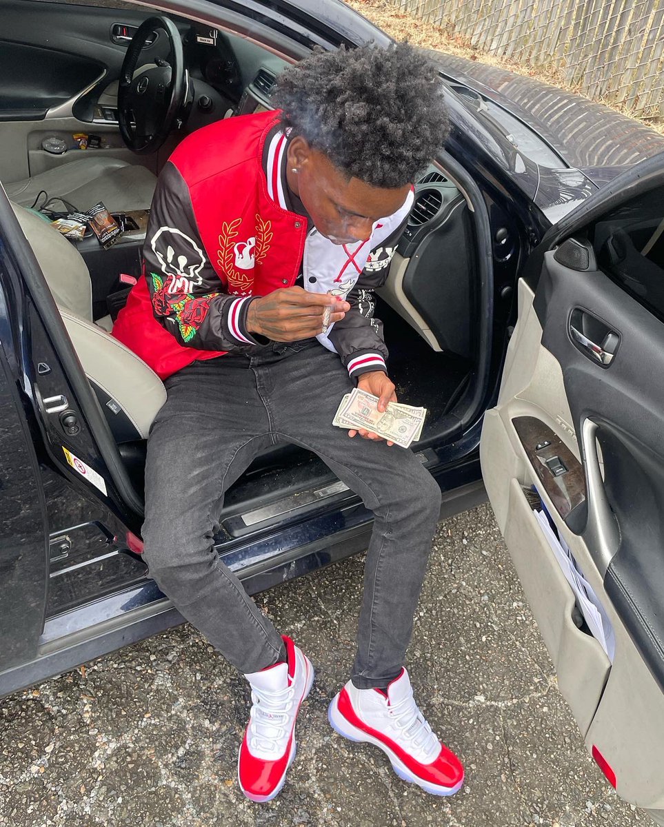 strap on Twitter
