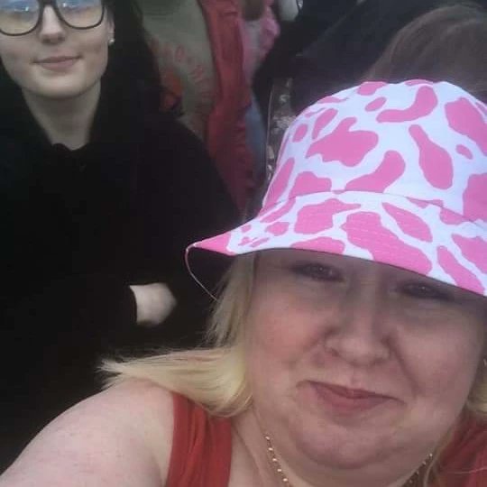 scousermitch761's tweet photo. As we say goodbye to 2022, two things stick out for me as the biggest highlights of my year, no not the league cup win and the fa cup win, it was taking my daughter and missus to see Liam Gallagher at Knebworth and of course finally getting married to the love of my life https://t.co/vXaJzbCevv