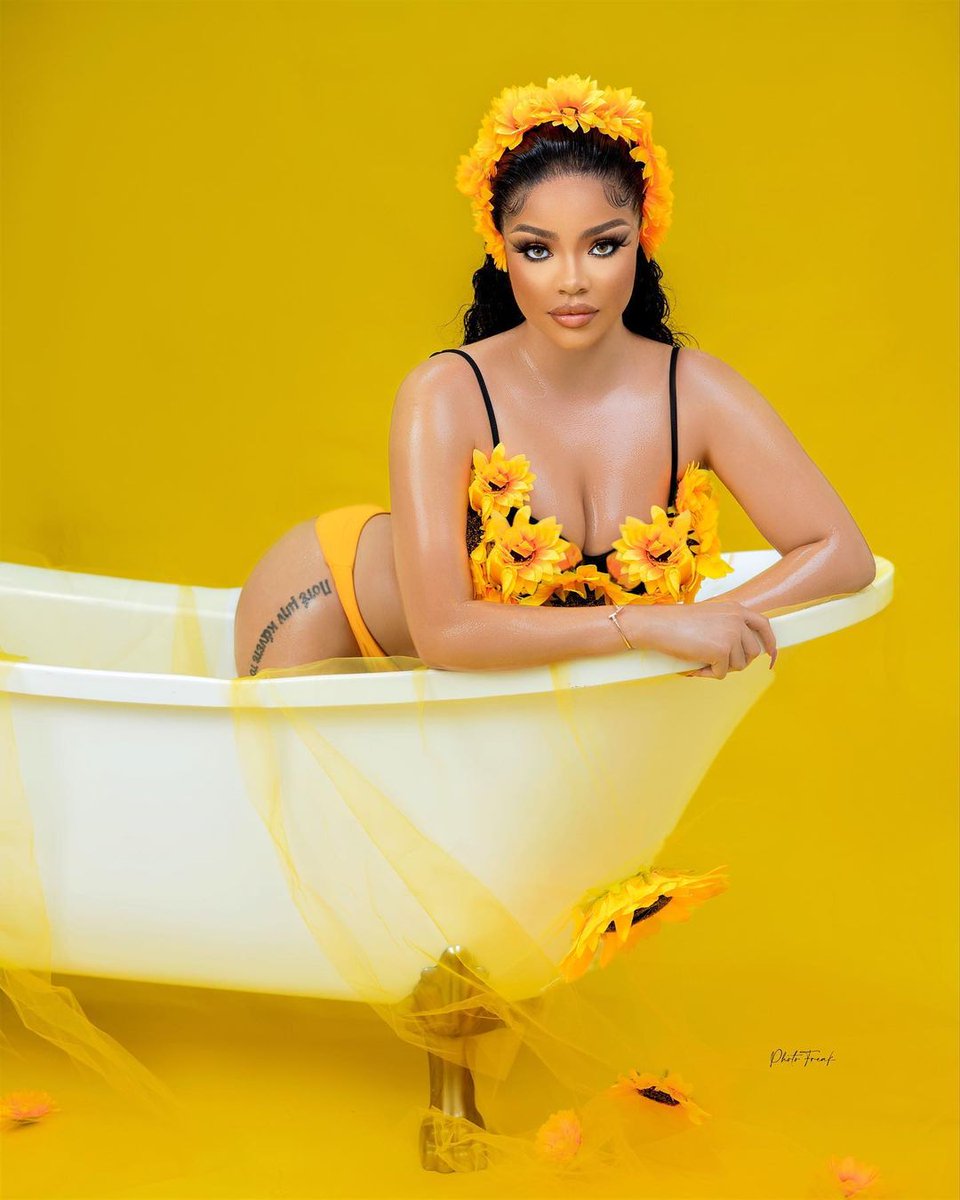 PulseNigeria247's tweet photo. .@nengiofficial marks 25th birthday with stunning photos 🤩😍😍 https://t.co/SLjdB3PZo6