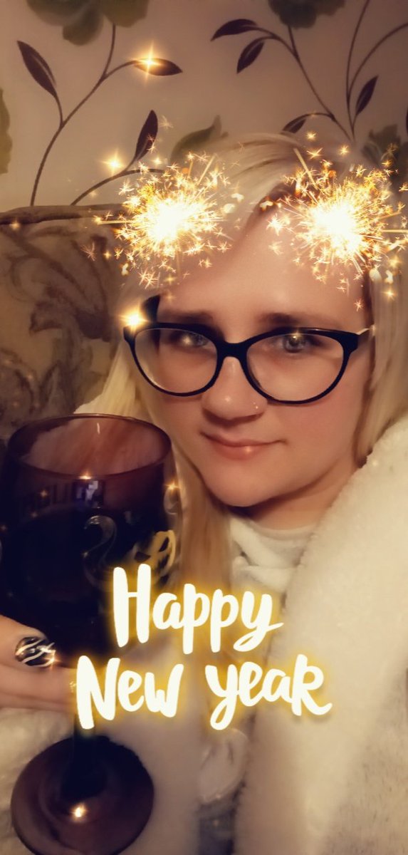 Jadey2593's tweet photo. #HappyNewYear2023 as nice as seeing the new year in with friends and family is. Seeing the new year in at home with wine and the hubby is just as good. #newyearathome https://t.co/vwU34pXAGS