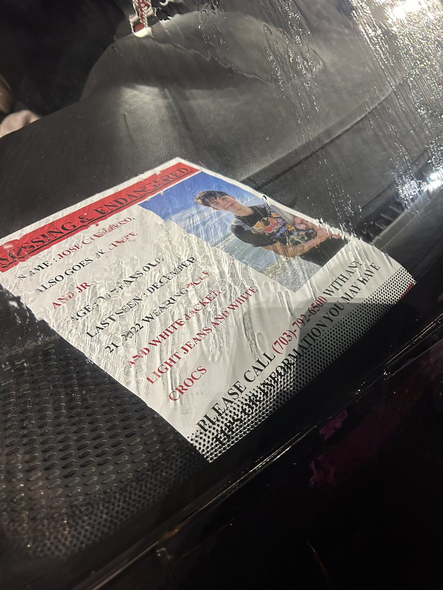 rafasanchezcruz's tweet photo. José’s mother has these flyers that she has been posting throughout Prince William County for over a week. @wusa9 https://t.co/sKUvShIMHO