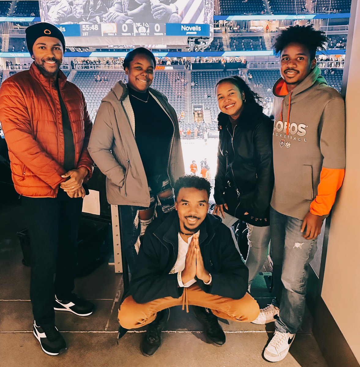 DreAbeita's tweet image. #atlanta #alwayscausingtrouble #alwaysadventuring #ourfamily #Loveyouall #happyholidays22 #ReallifeIsletaPuebloSuperhero
Our niece Rotsy and nephews Rindra and Rado are visiting our sis Ranja and Emanuel in Atlanta. Love you all!! Sending our love to you from NM. 
❤️