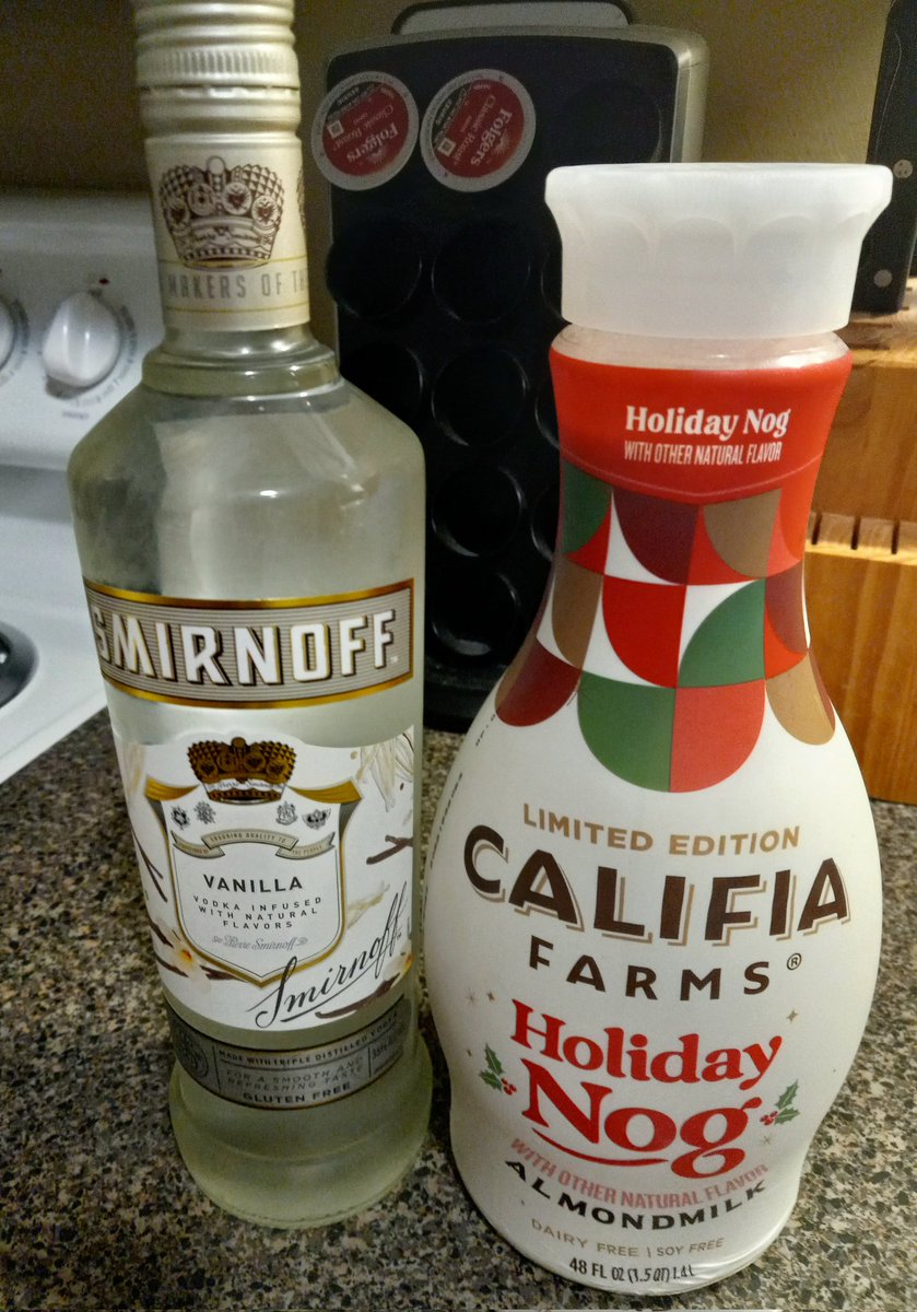 This is what I will be sipping on tonight even though I'm battling a cold; some AlmondMilk egg nogg with a splash of vanilla Smirnoff and it's verrry good. #NewYearsEve #FestiveDrinks #DeSalud