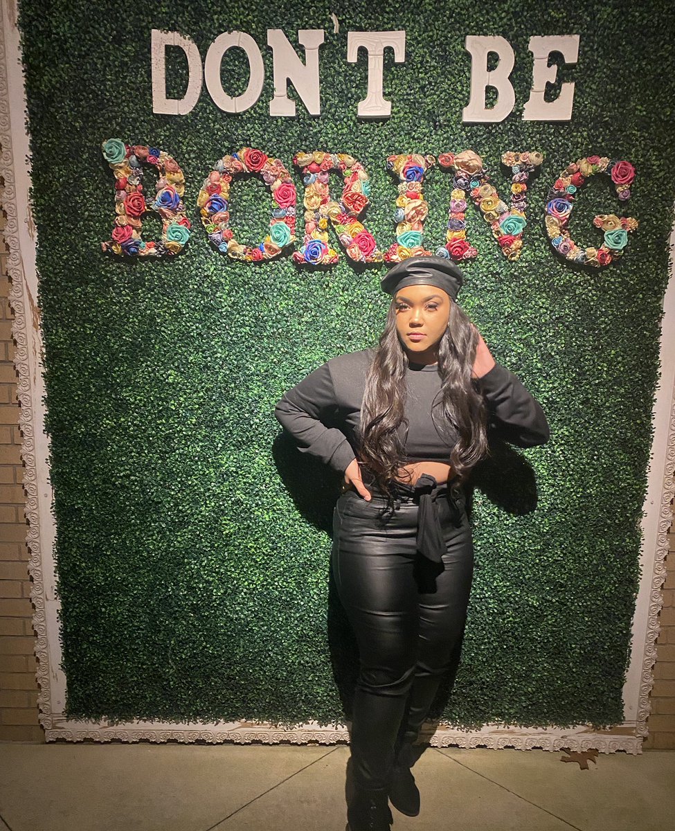 ElizabethSamone's tweet photo. Thought I’d pop back in on here 

K, bye ✌🏽🫶🏽 https://t.co/9kHZ1qOcaJ
