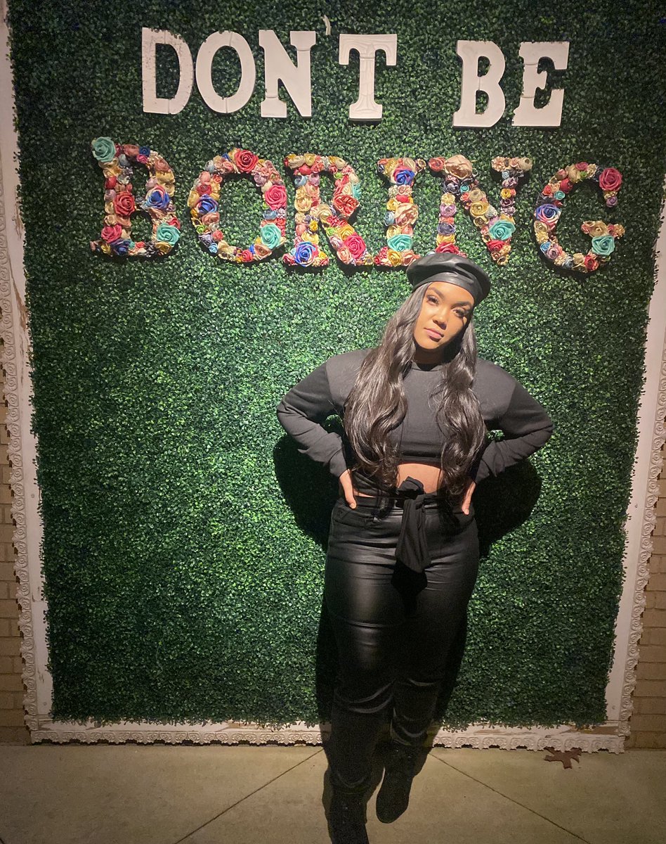 ElizabethSamone's tweet photo. Thought I’d pop back in on here 

K, bye ✌🏽🫶🏽 https://t.co/9kHZ1qOcaJ