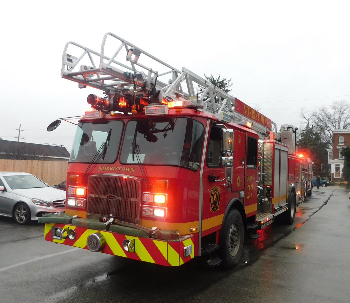 lvltc97's tweet photo. A few last pics for 2022: @NorristownFire Engine and Quint 27, @providence53 Tower 53 and Bridgeport Engine 54 on Forest Avenue @GoodwillFire32 @eng32ine1 @rotondo_nick @RealTrafficdan @pcrs29 @CrabbyMilton @mikeyb4746 @ESV911 @EastCoastAlert @EmergMgt @KMEFire @EONE_FireTrucks https://t.co/bY4TN943MO