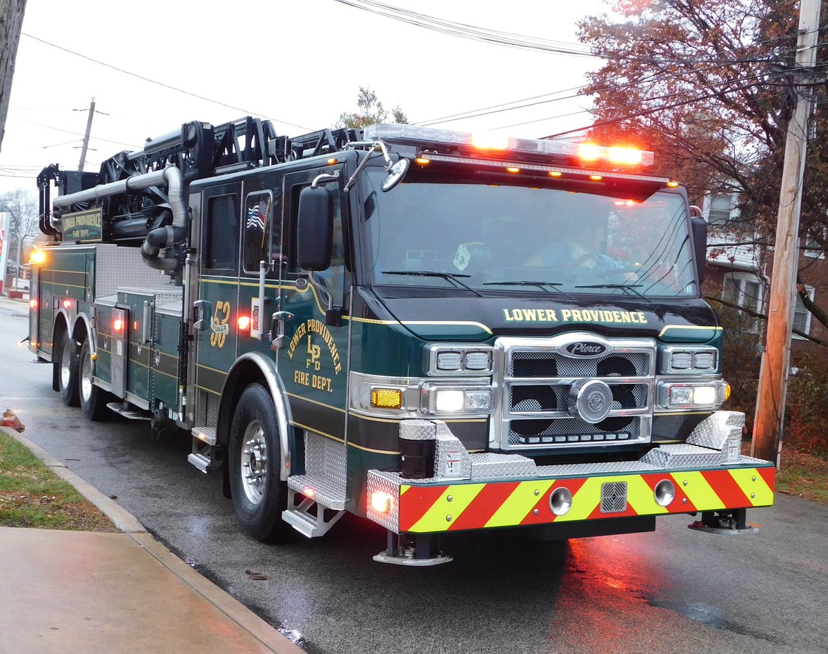 lvltc97's tweet photo. A few last pics for 2022: @NorristownFire Engine and Quint 27, @providence53 Tower 53 and Bridgeport Engine 54 on Forest Avenue @GoodwillFire32 @eng32ine1 @rotondo_nick @RealTrafficdan @pcrs29 @CrabbyMilton @mikeyb4746 @ESV911 @EastCoastAlert @EmergMgt @KMEFire @EONE_FireTrucks https://t.co/bY4TN943MO