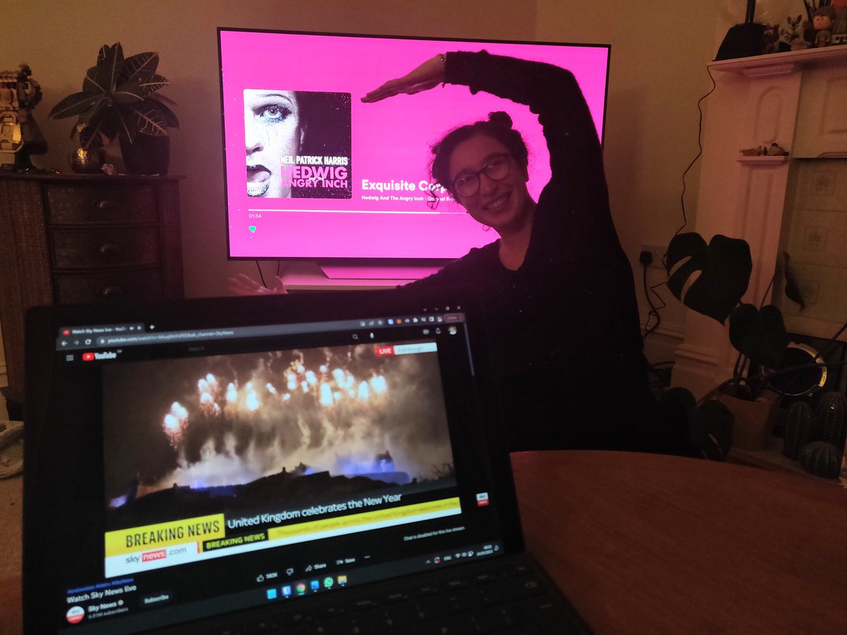 barmatz's tweet photo. Celebrating the new year in London the best way possible, port and @ActuallyNPH https://t.co/T3QfssYBNp