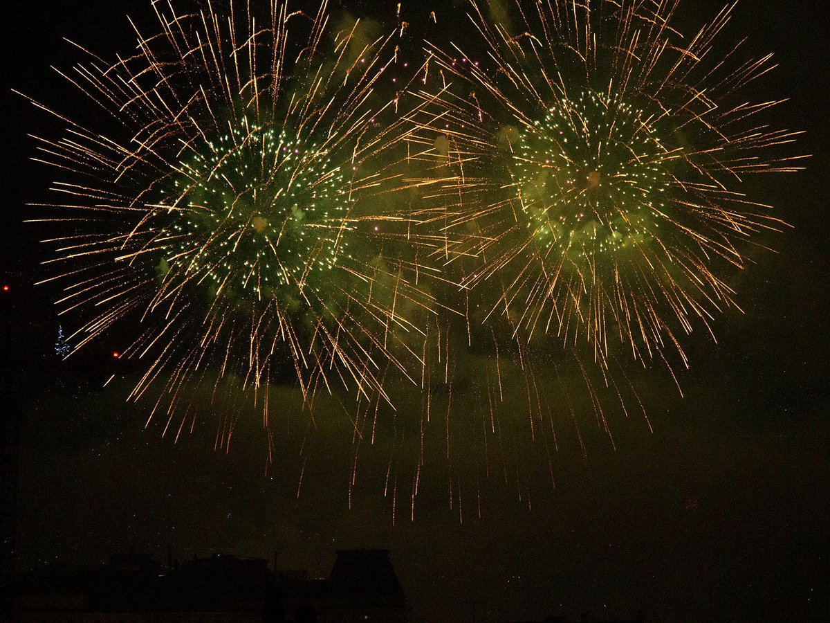 g_schneebeli's tweet photo. Wish you New Year Cheer all throughout the year.
From Zurich with 🍀 https://t.co/8BsvF8qQY9