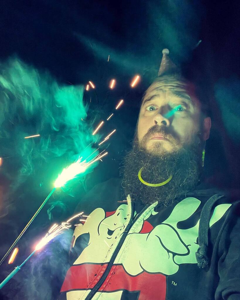 stendric_cc's tweet photo. Huch…2023. 🎆 Möge die Macht mit euch sein und 2023 ein tolles Jahr für alle werden! 🥰 Bleibt gesund! 😘 https://t.co/9EeEX9QxVK