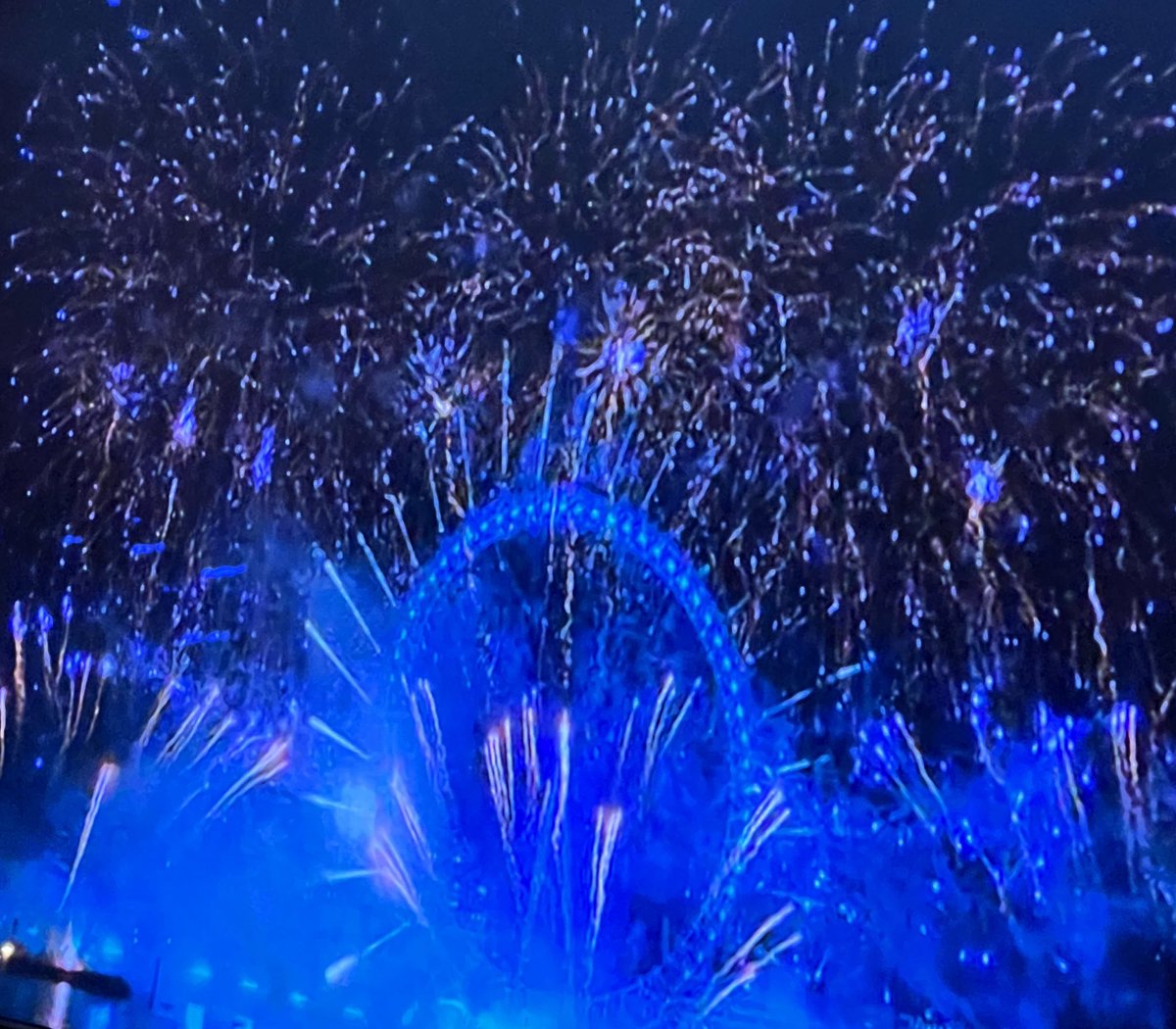 Iromg's tweet photo. Some cost of living crisis we’re having. Who’s paying for all this nonsense? @MayorofLondon - and what about the air quality in #London

#HappyNewYear2023 https://t.co/qXv1Te5KuZ