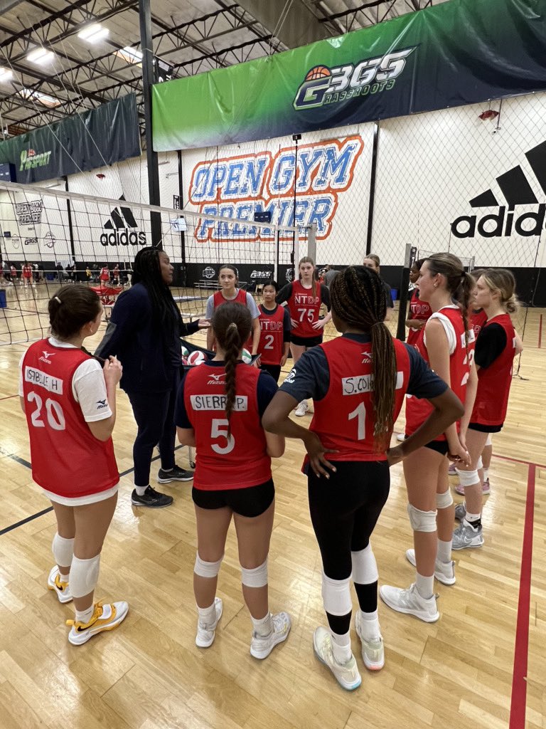 SamaraColeman25's tweet image. Another great training with USAV NTDP!! @usavolleyball #USAV_NTDP @HoustonSkyline @grandoaksvb @PrepDigTX @vypehouston
