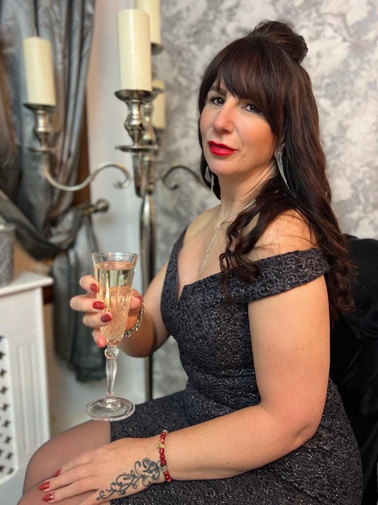 TW Pornstars - Toni Lace. Twitter. Happy New Year everyone!!!🥳🥳🎉🍾🤗😘  Bring on 2023! TL is ready. 12:13 AM - 1 Jan 2023