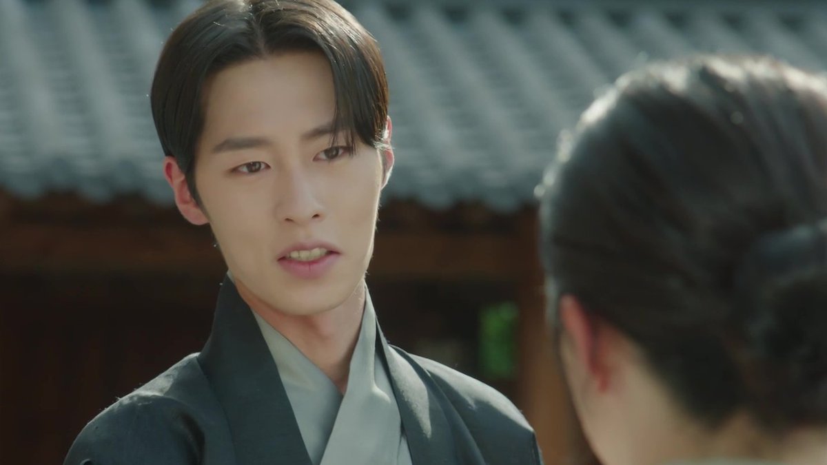 ramblingsofafan's tweet photo. Yeong asks Jang Uk what he thought of her when he first saw her. He thought she was strange but after they spent time together he found her interesting. She tells him she liked him at first sight which makes him smile 
#AlchemyOfSoulsS2 #AlchemyOfSouls2Ep8 #LeeJaeWook #goyounjung https://t.co/6pQ5J9ANl8