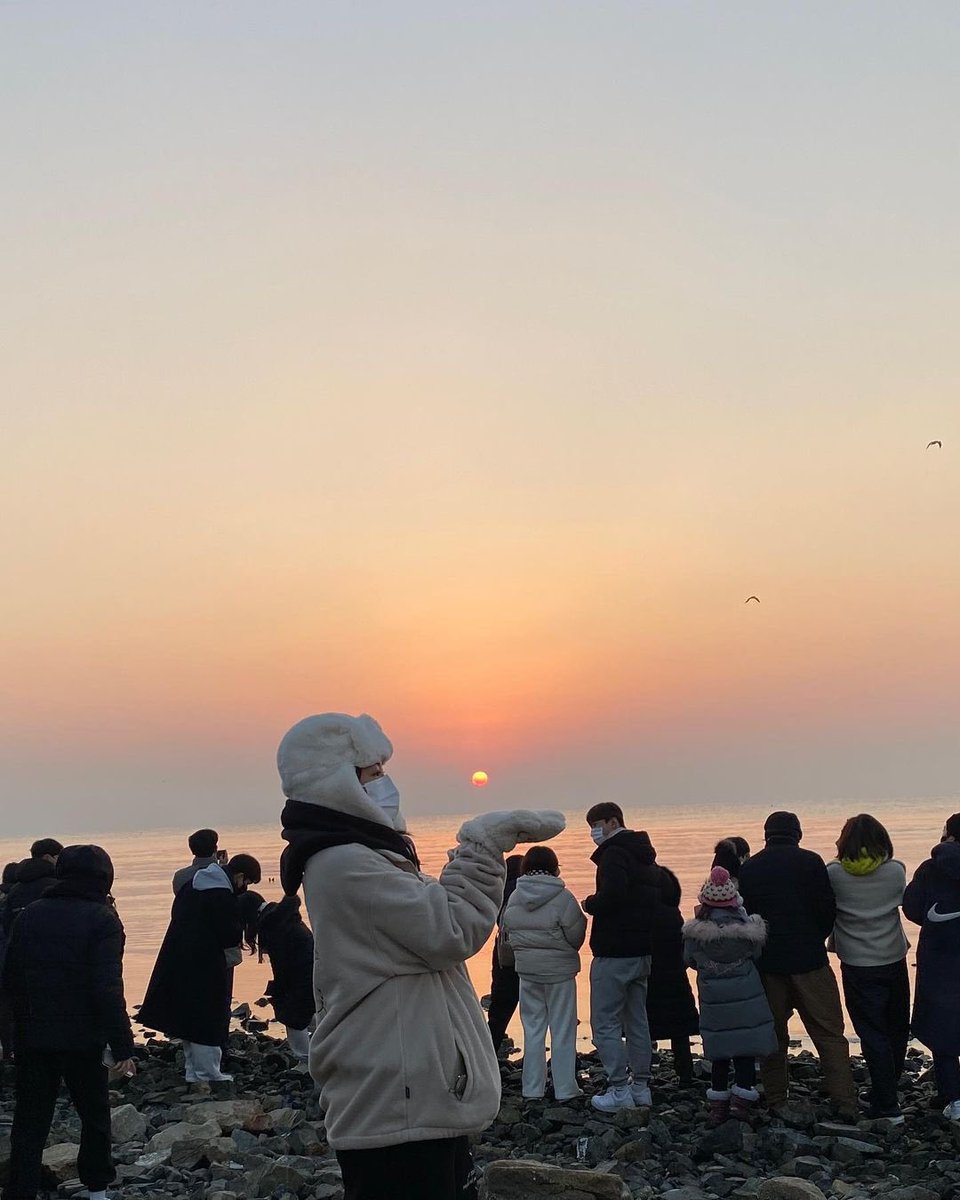 SupportGWSN's tweet photo. 🌳 IG 🌳
230101 - #SEOKYOUNG 

With no wind, calm waves, and warm temperature, 2023 is off to a good start, fighting!

#GWSN #GirlsinthePark #公園少女  #공원소녀 @official_GWSN #김서경 https://t.co/uDiWJEFKxO