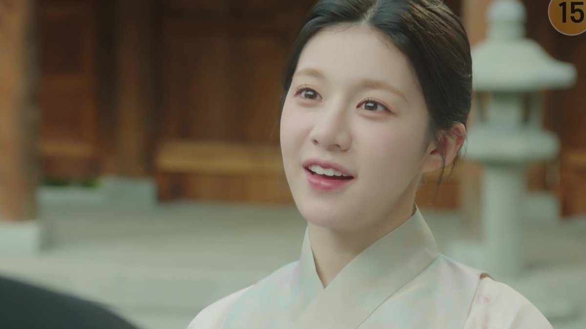 ramblingsofafan's tweet photo. Yeong asks Jang Uk what he thought of her when he first saw her. He thought she was strange but after they spent time together he found her interesting. She tells him she liked him at first sight which makes him smile 
#AlchemyOfSoulsS2 #AlchemyOfSouls2Ep8 #LeeJaeWook #goyounjung https://t.co/6pQ5J9ANl8