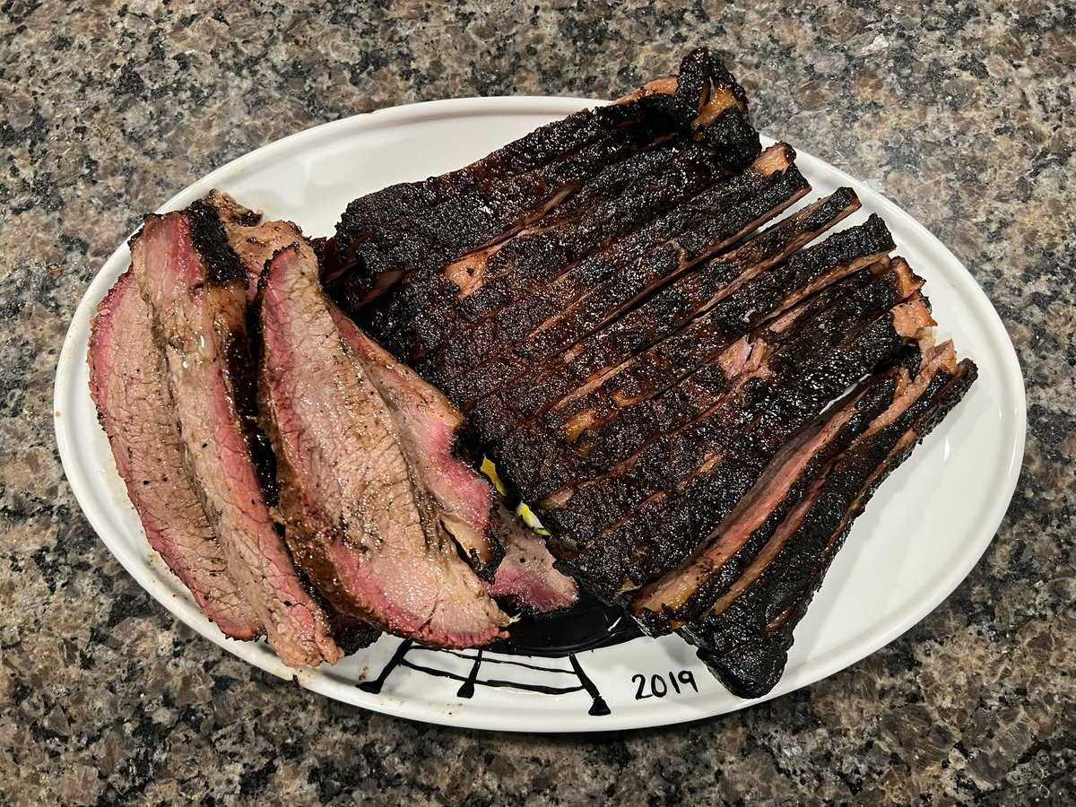 sloan_coach's tweet photo. 12 lb brisket smoked for 11 1/2 hours at 225-250 here at #TheHideaway for New Years Eve. https://t.co/thRQbkRkrd