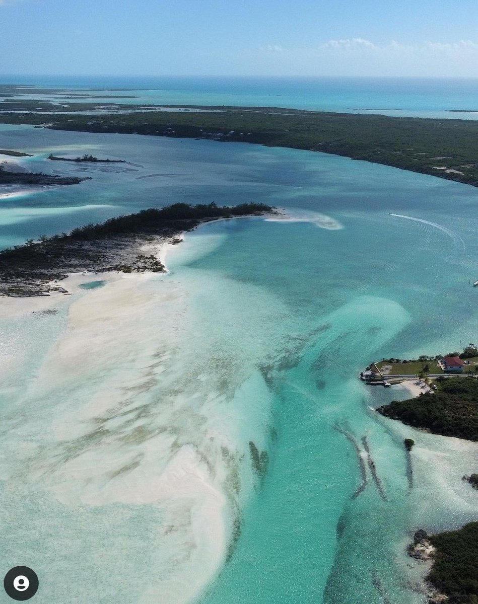 Unbelievable shots today by <a href="/chasin_lunkers/">Chasin Lunkers</a> 📸
#drone #djimini2 #exuma #repost #dronephotography #video #NewYears2023 #Repost #dronevideo #greatexuma #exumablue