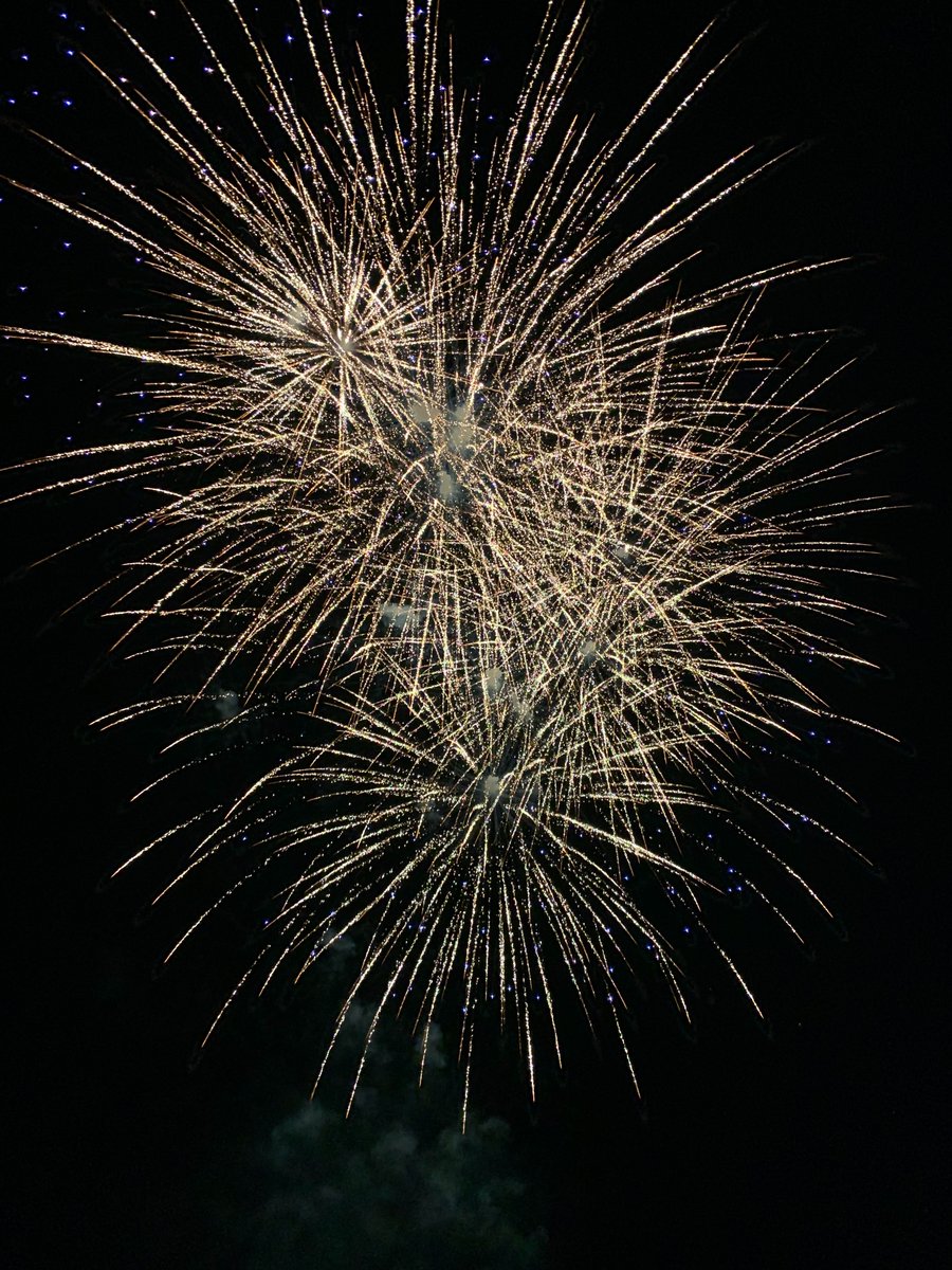 Alex_Grellier's tweet photo. Wishing everybody a happy and successful new year 🍾 https://t.co/PX67rKtMpa