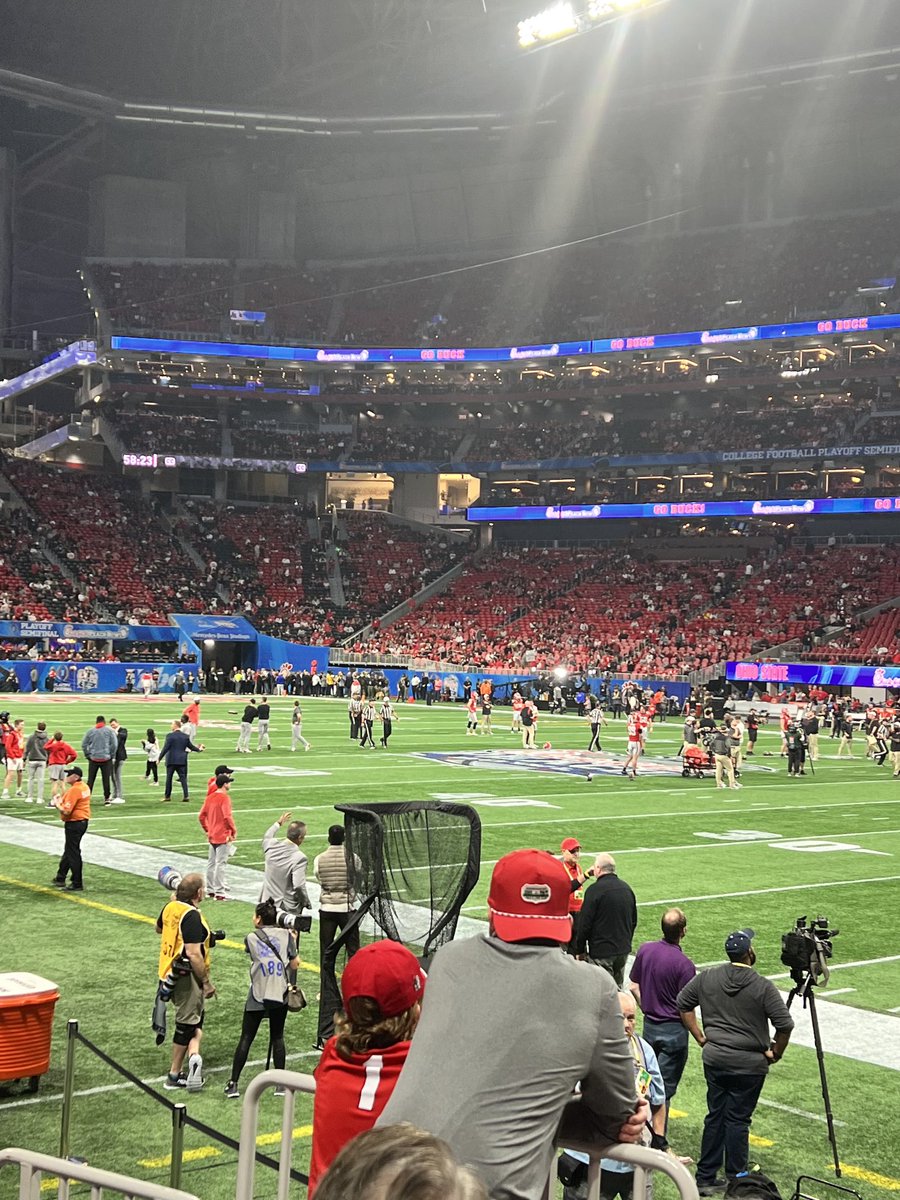 mlbbowman's tweet image. Sources say Georgia fans are happy Steve Slaton and Pat White aren’t here tonight