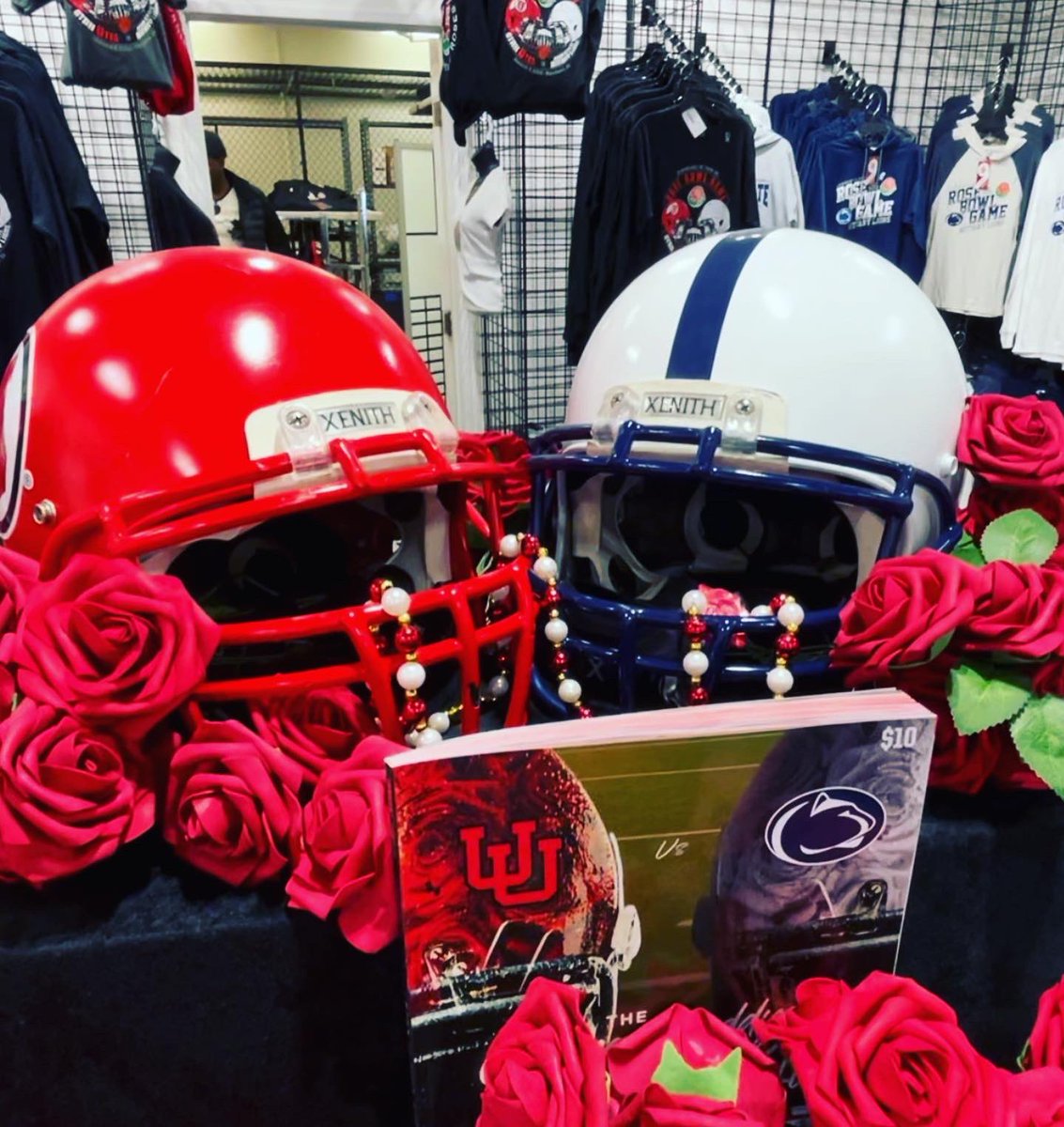 kimi_mac's tweet photo. Taking Sanders & Taters to visit @danthetshirtman #ColoradoBlvd store is always a WIN! Can’t wait to return Monday for the @RoseParade 🌹#NYE #GrandDaddyOfThemAll #RoseBowl https://t.co/RbxlN7viFY