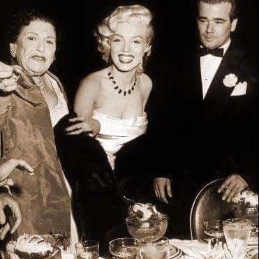 Clubpassionmar2's tweet photo. #Marilyn #marilynmonroe #clubpassionmarilyn #cocoanutgrove #ambassadorhotel #joedimagggio https://t.co/Mi6Tfs9Vrq