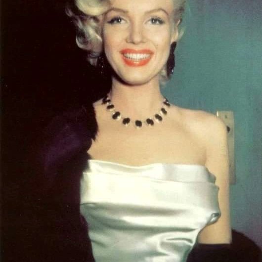 Clubpassionmar2's tweet photo. #Marilyn #marilynmonroe #clubpassionmarilyn #cocoanutgrove #ambassadorhotel #joedimagggio https://t.co/Mi6Tfs9Vrq