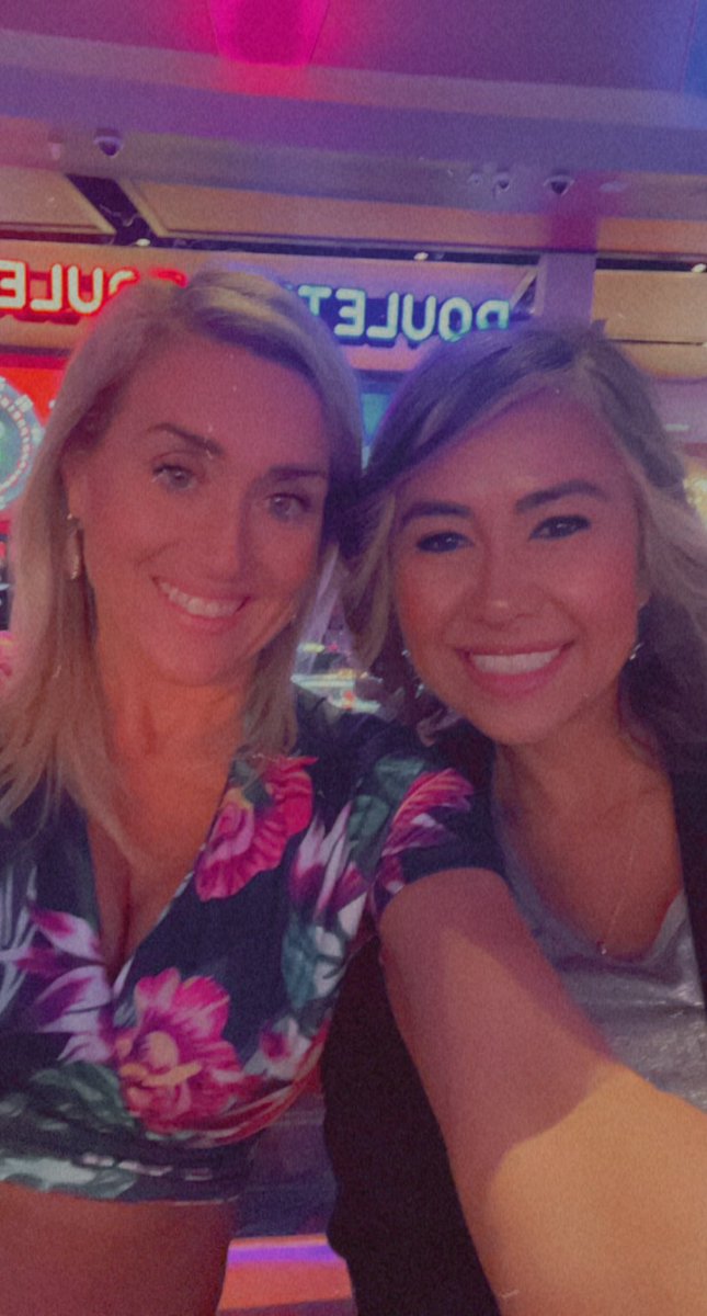 Kalli Mariakis ️💙🦬 on Twitter: "Happy New Years!!! GO BILLS!! ️💙 ️💙"