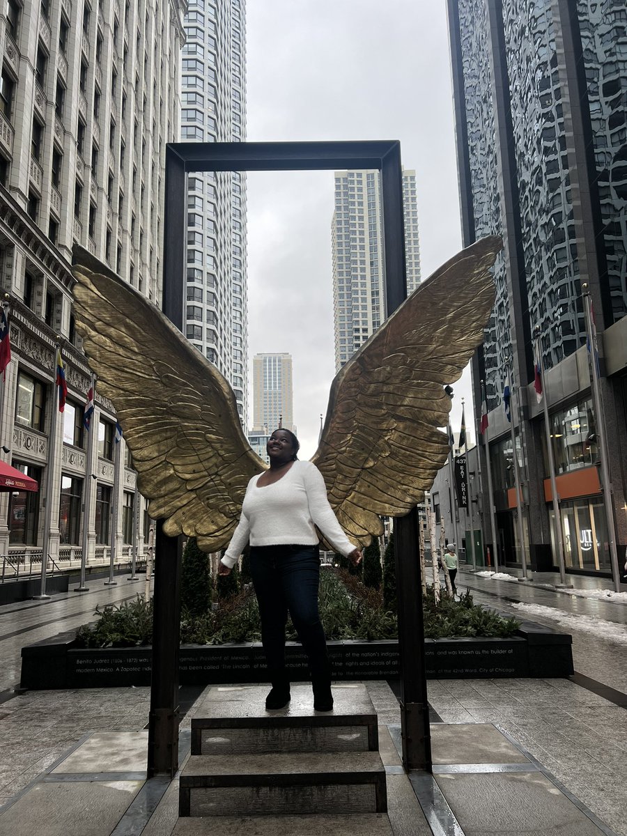 andhurt05's tweet image. We had the most amazing time in Chicago celebrating my daughter’s 22nd birthday w/fam &amp;amp; friends. Shopping &amp;amp; sightseeing. She went in Coach &amp;amp; lost her mind but I love her 💕 #momfirst #celebration