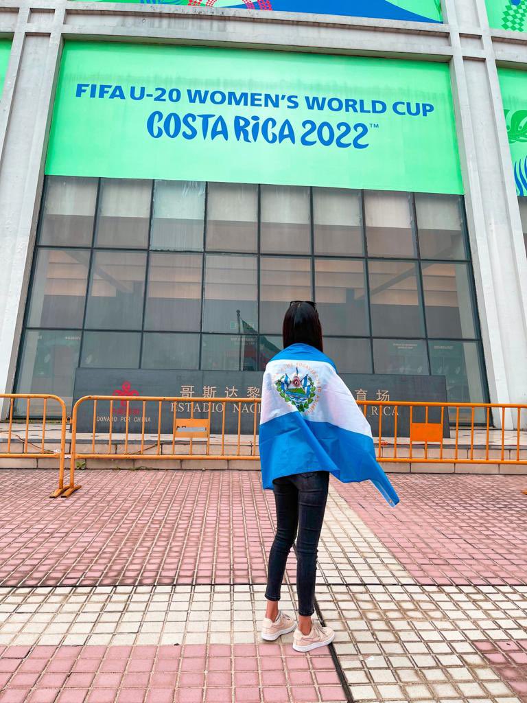 TopiiPerez__'s tweet photo. El 2022 fue una locura. 😮‍💨

1. Fui parte de #FlashDePrimera 
2. En Mexico cubrí Selecta y Liga MX Femenil. 
3. Seguí con mi proyecto favorito, #SilbatazoFemenino
4. Fui a la final del Mundial Femenino Sub-20 en Costa Rica.
5. Viajé a 4 países.

2023 te espero. 🙌🏼 https://t.co/dz7Woe16zi