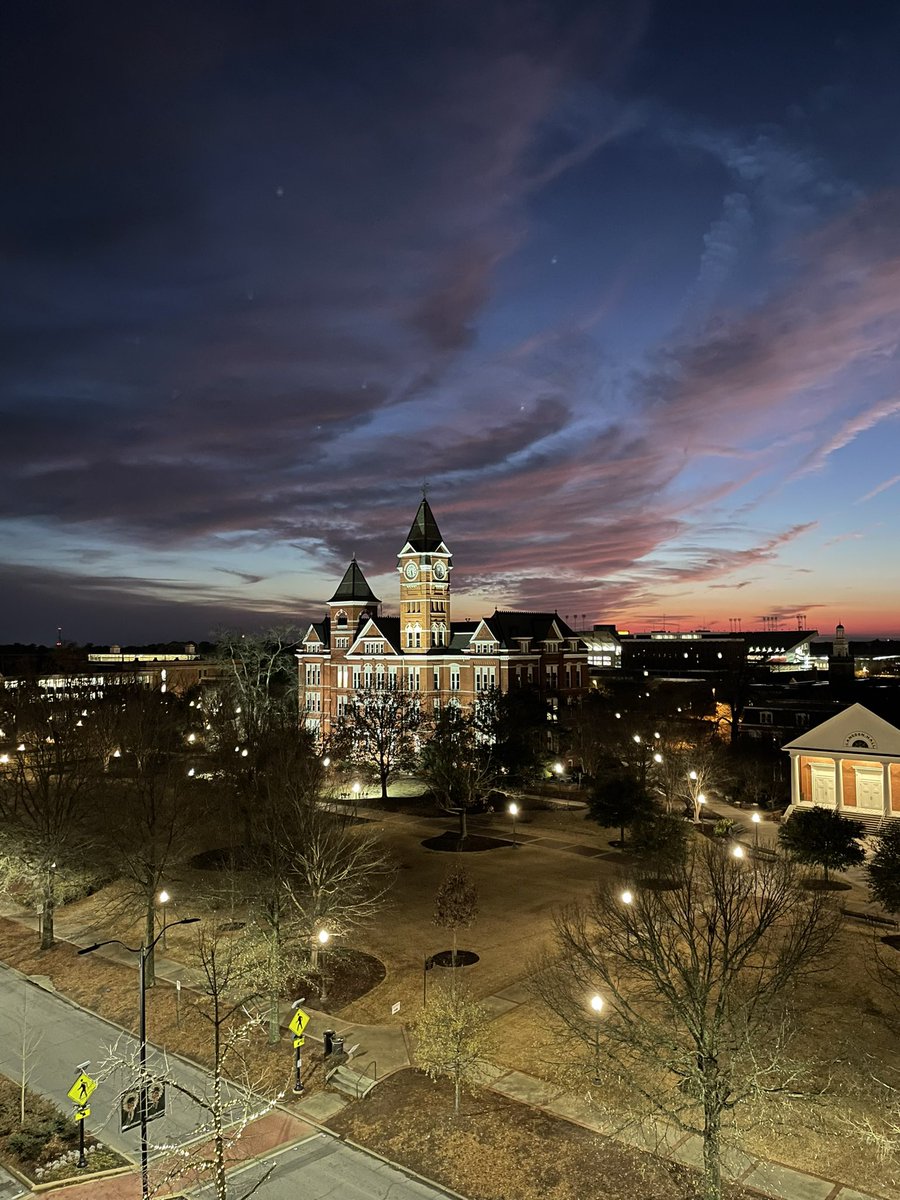 bigaub's tweet photo. The last sunset of 2022, overlooking the campus of @AuburnU      Happy New Year, everyone.  @spann https://t.co/ddejDGW8BV