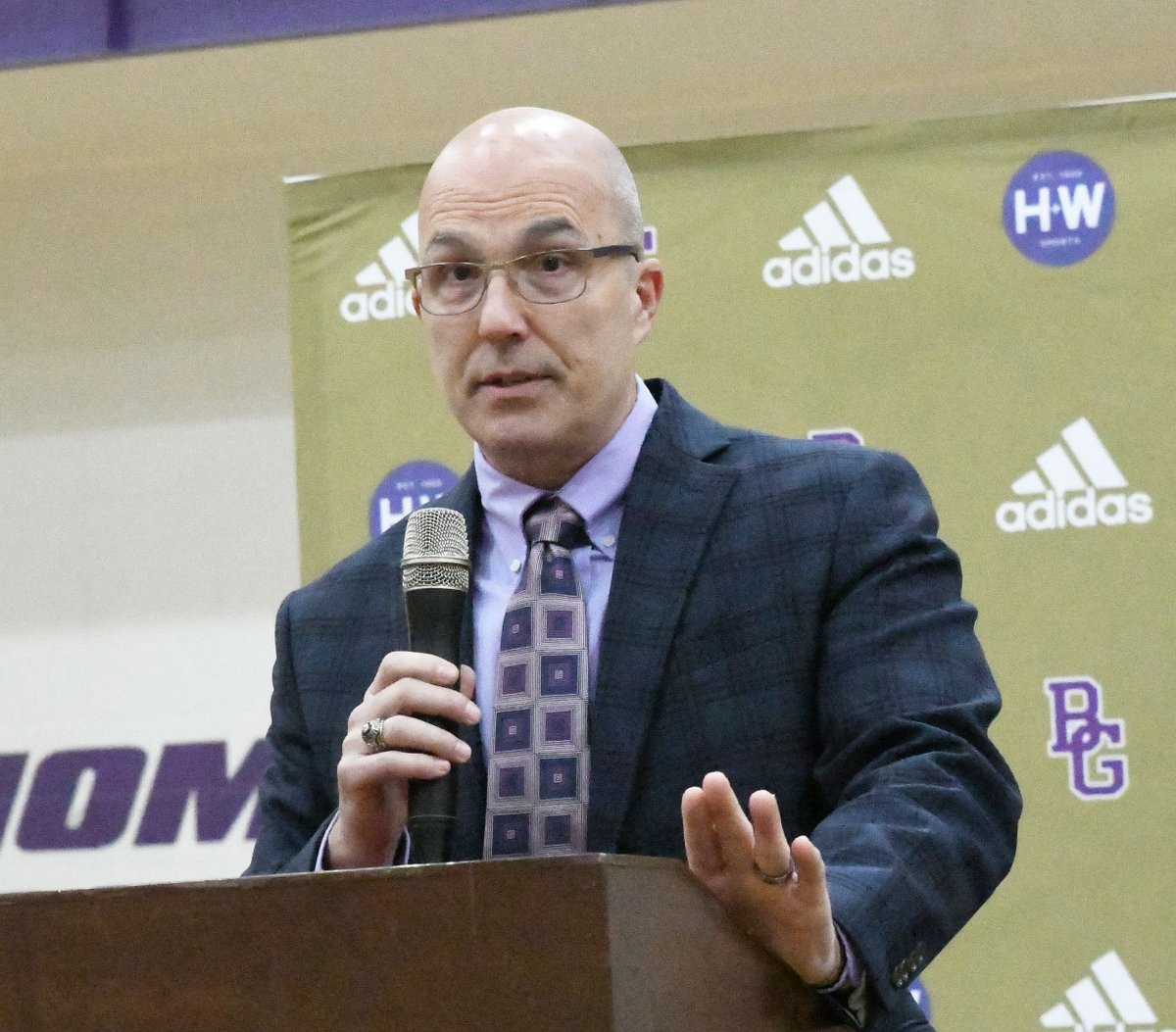 MidSouthSports's tweet photo. Thanks Eric Ward (@CommishMSC) for your leadership over the last nine years. The Mid-South Conference institutions, administrators, coaches, and student-athletes will sorely miss you. Best of luck in the @WHACAthletics.
https://t.co/VZp32VGtKW https://t.co/sOQArwAO5s