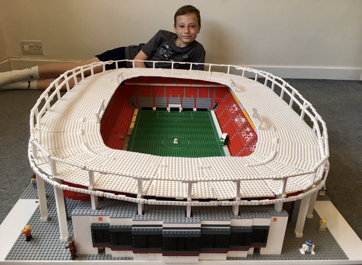 Le Meilleur du Football on X: Passionné de football et de Lego, Joe Bryant  (14 ans) a reproduit en Lego les stades de Bundesliga 😍🇩🇪 Bravo à lui 👌  (📷@AwayDayJoe_)  /