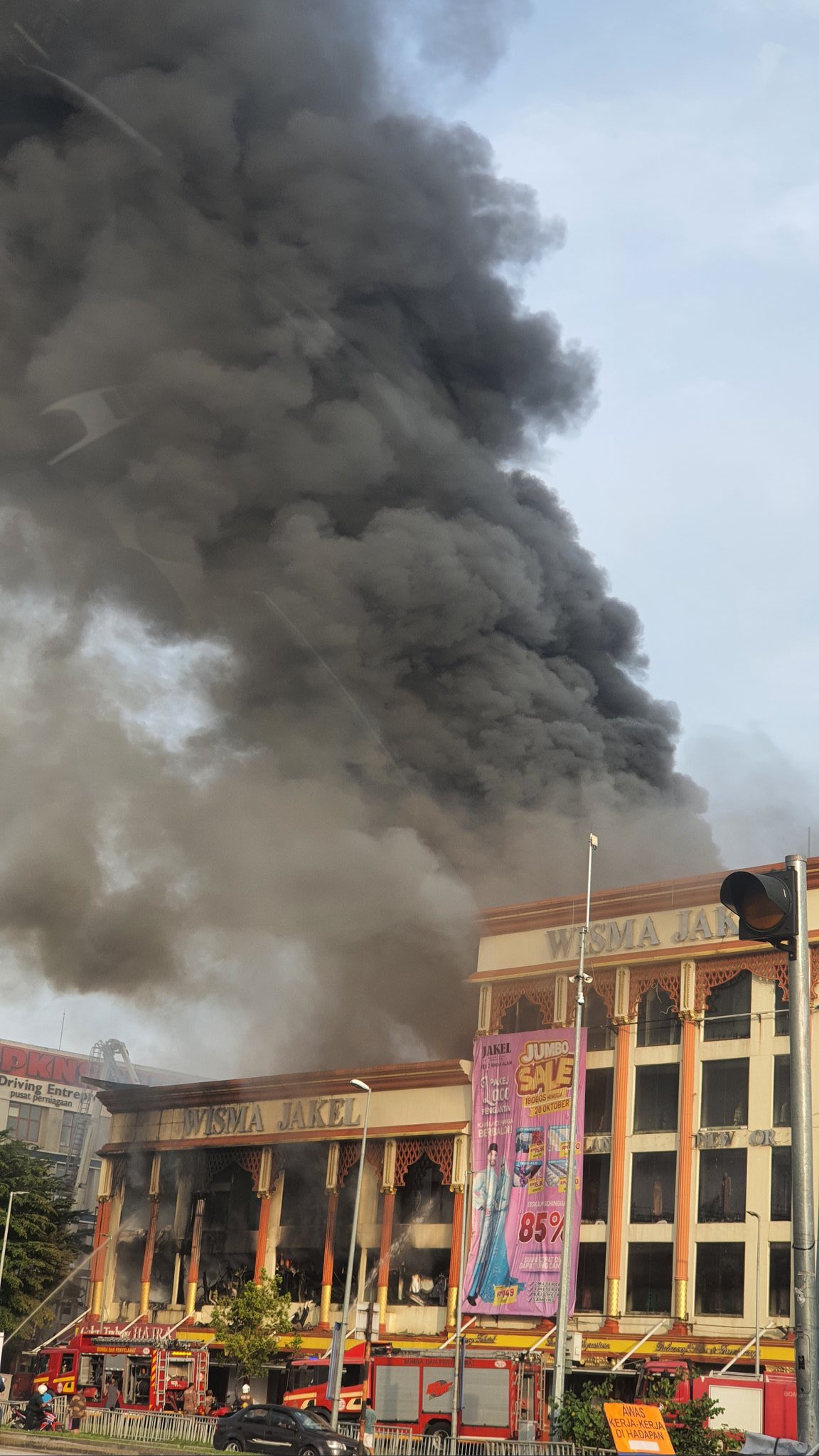 brgsjks on Twitter "Jakel Seksyen 7 Shah Alam terbakar. https//t.co