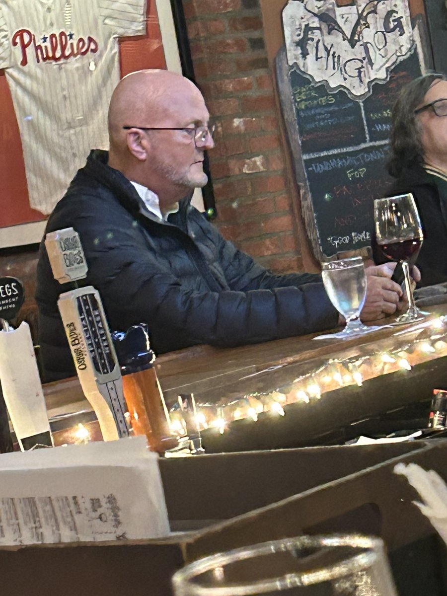 nickmaida7's tweet photo. NYE @notthefakeSVP sighting in Jersey?? https://t.co/FE68xFtrYL