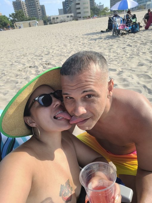 Happy New Year! https://t.co/DdaNmfAMVc