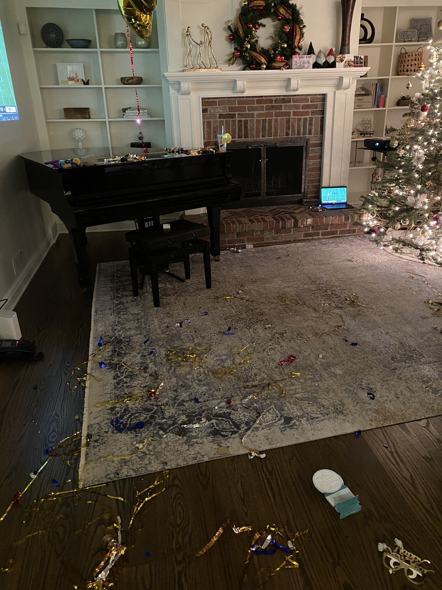 jasonlukemd's tweet photo. Happy New Year to all! We’re doing the 6 year old party with the ball drop for London time. Great families party for those looking for more reasonable timing options &amp; retaining adult fun. Best to all of you in 2023! https://t.co/BuSu83UlyW