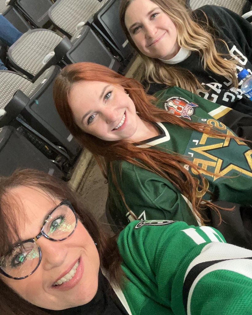 kavabee's tweet photo. #TexasHockey Go Stars! Happy New Year! https://t.co/IjQ4rh68yL