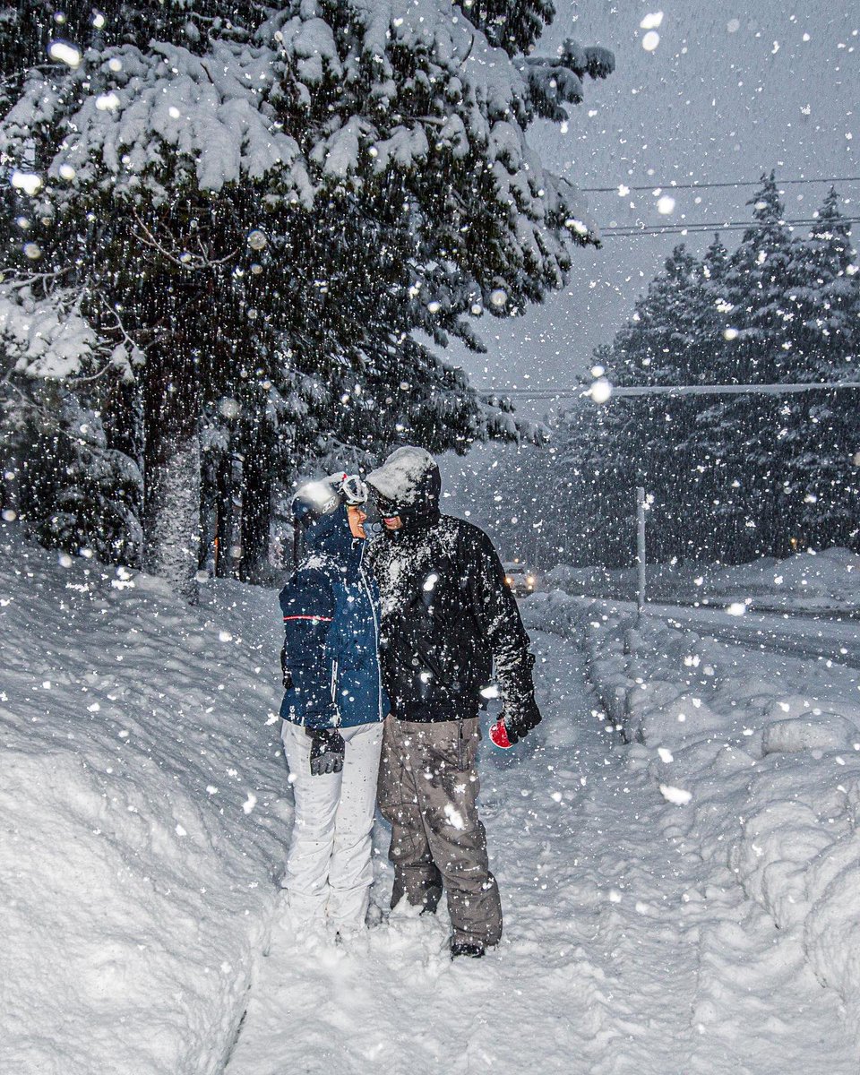 The storm is unleashing on Mammoth Lakes right now!

Here is a live look from 4pm around town. Please stay safe. Use public transportation whenever possible. Stay kind, stay warm, and get ready to ring in the New Year! 
❄️❄️❄️

📸 <a href="/dakotasnider/">Dakota Snider</a>
#VisitMammoth