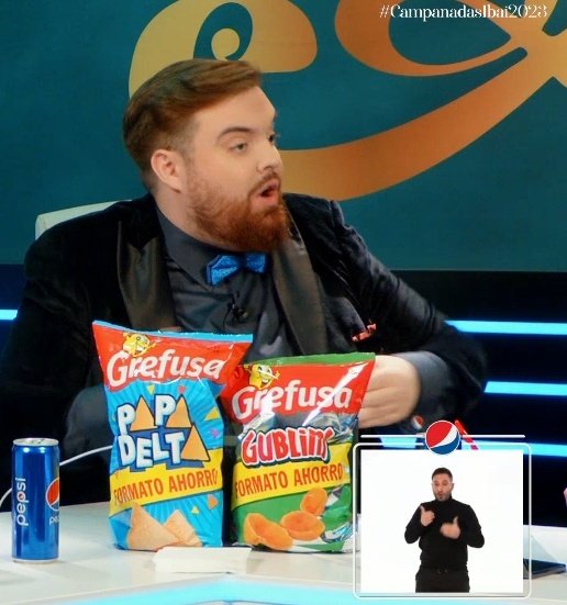 Ms_Lizzy__'s tweet image. Ibai con intérprete de lengua de signos y Antena 3 con Pedroche... 

Les va ganando ventaja.

Feliz año y buenas noches.