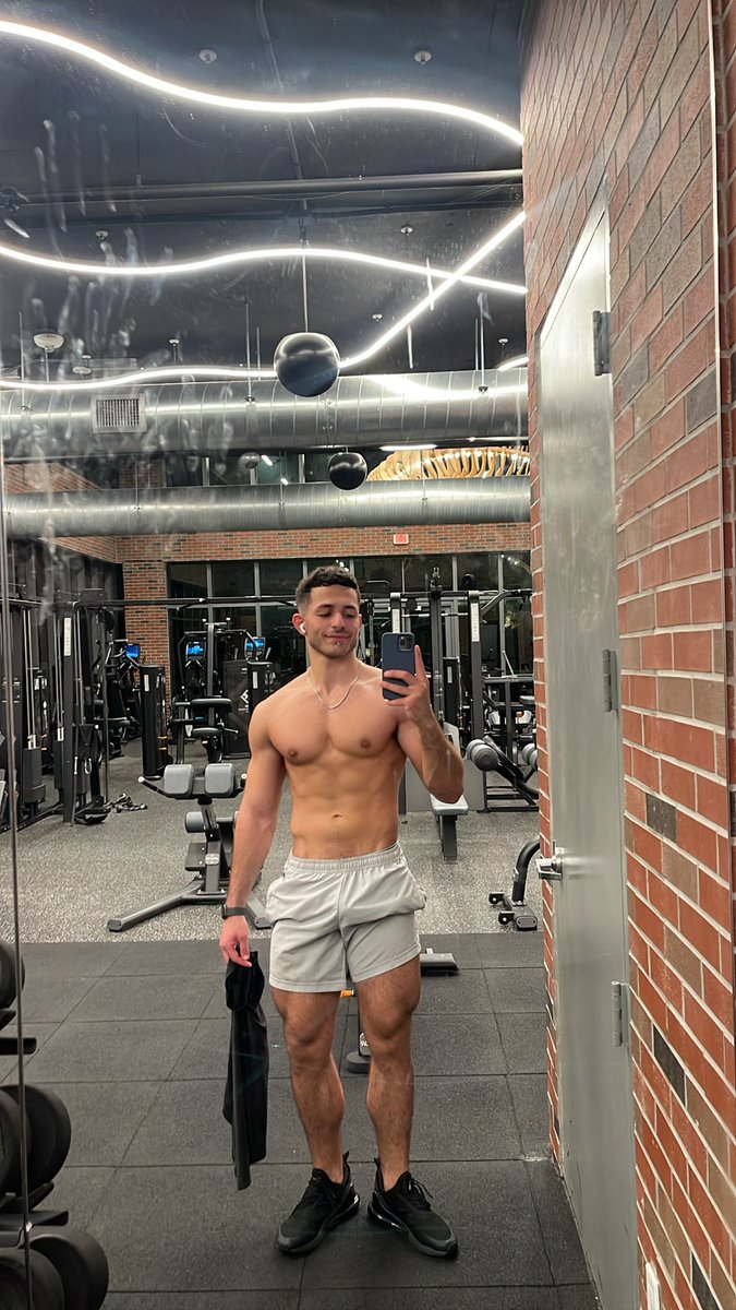 Chris Judge 🎗️🇲🇾🏴 on Twitter: "RT @HabibiMoee: last workout of 2022 😋"