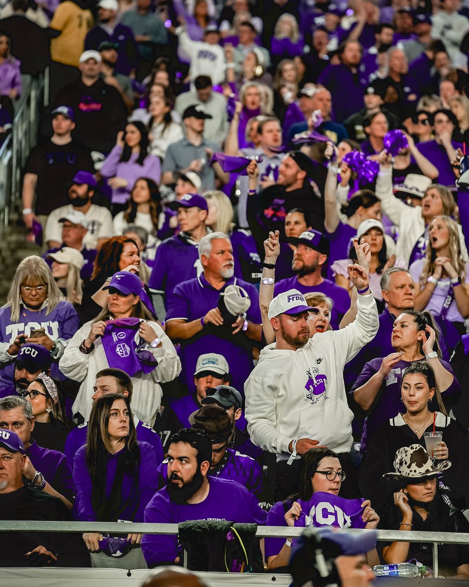 TCUFootball's tweet photo. Bring it on home. 

#GoFrogs #DFWBig12Team #FiestaFrogs https://t.co/9VnAlbG5Nr