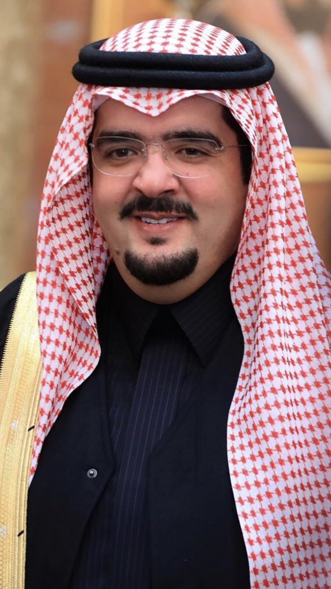 #عبدالعزيز_بن_فهد 

في وقفته ضلعٍ وفي مدته غيث
وفي نظرته قمه وبالعزم فولاذ

في كل يوم يضيف للمجد تحديث
واليا لاذ غيره بالمواقيف مالاذ

#ناصر_بن_طريس