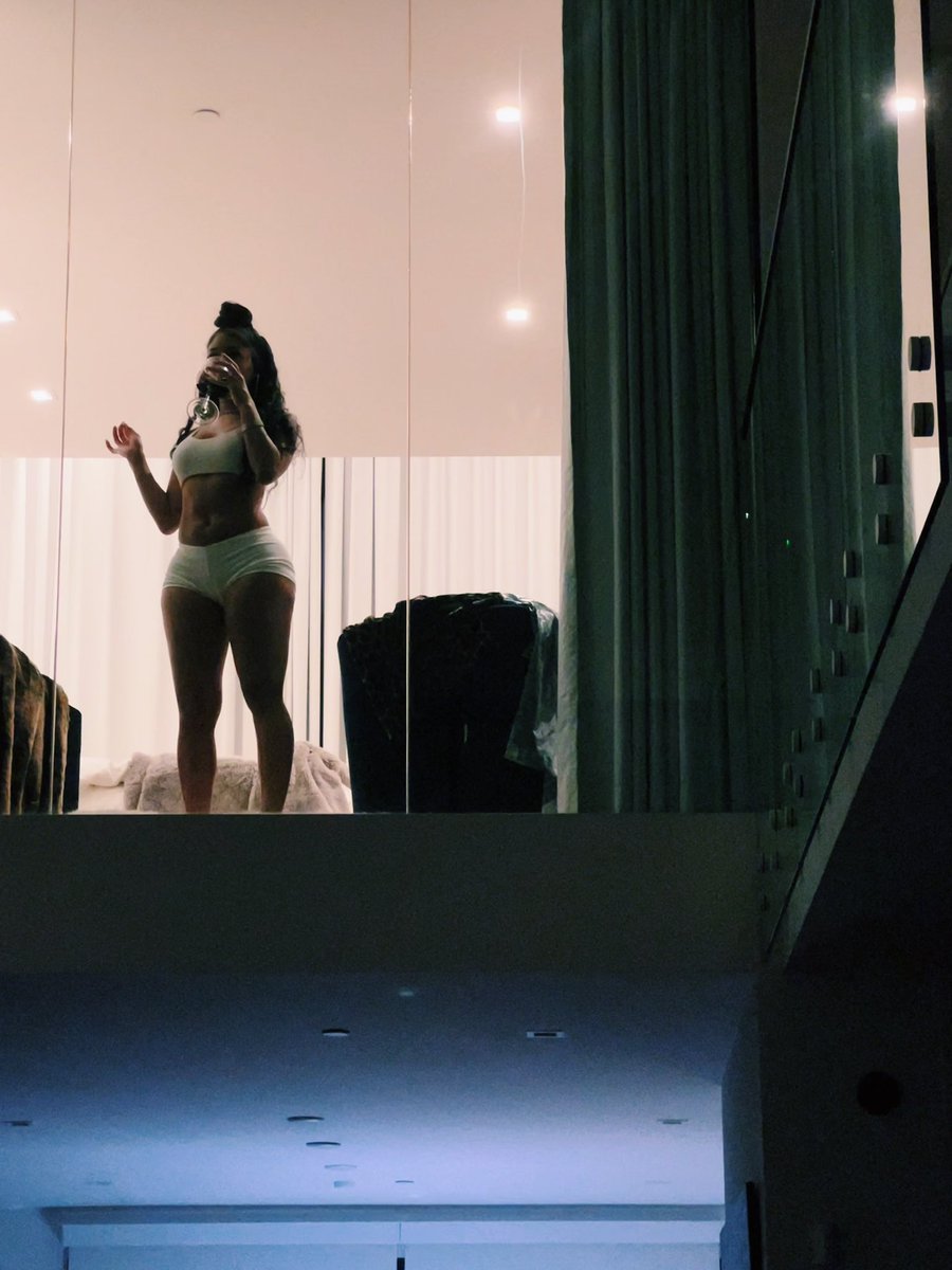 Saweetie's tweet photo. BYE 2022 ! https://t.co/lYj12vzYiv